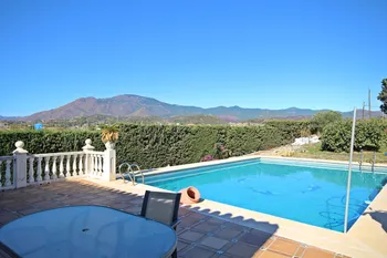 Villa in Estepona - M152125