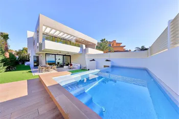 Semi Detached in Puerto Banús - M191628