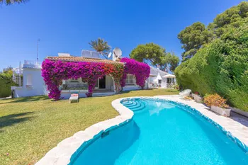 Villa in Guadalmina Alta - M264674