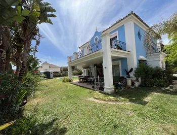 Villa in La Duquesa - M276600