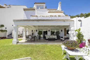 Townhouse in Nueva Andalucía - M282453