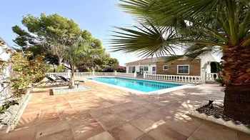 Villa in Torrevieja - M282600