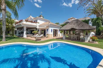 Villa in Bahía de Marbella - M284360