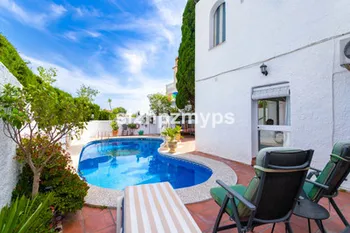 Villa in Nerja - M285272